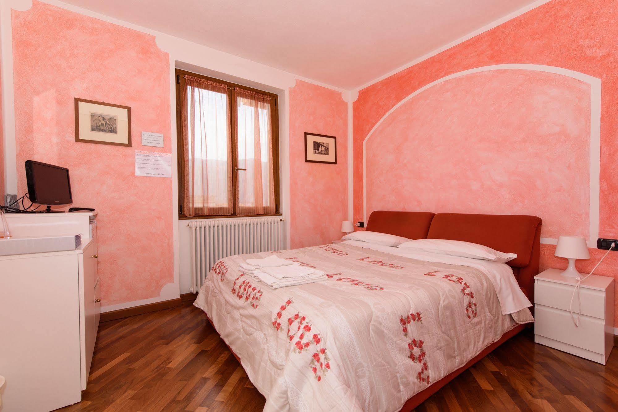 B&b-foresteria Casa Della Musica Alojamento de Acomodação e Pequeno-almoço